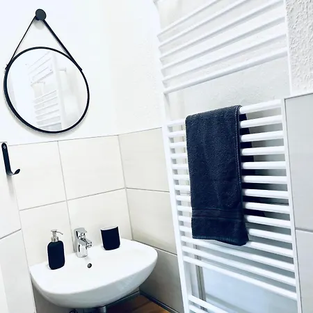 Modern Eingerichtetes Mit Balkon * Erfurt