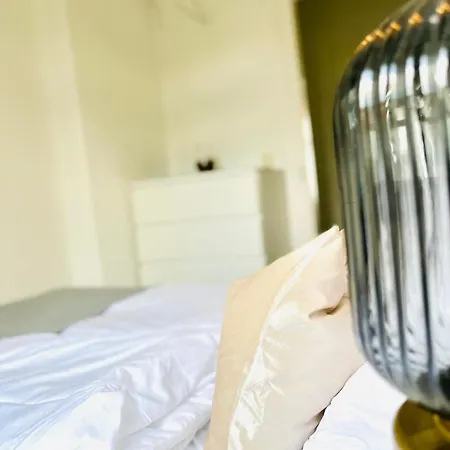 Appartement Modern Eingerichtetes Mit Balkon