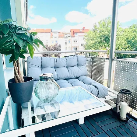 Modern Eingerichtetes Mit Balkon *