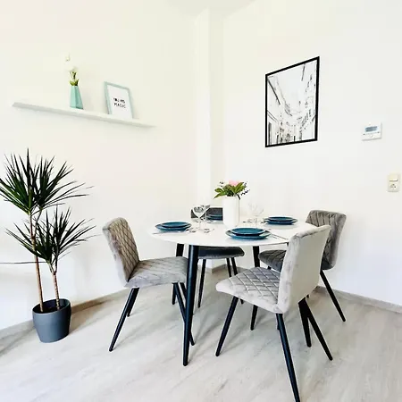 Modern Eingerichtetes Mit Balkon * 에르푸르트