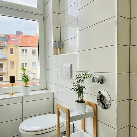 Modern Eingerichtetes Mit Balkon