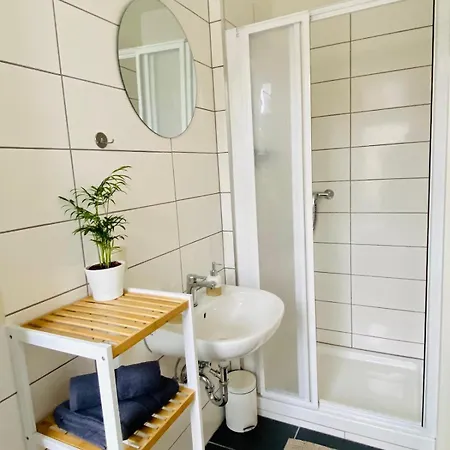 Appartement Modern Eingerichtetes Mit Balkon *