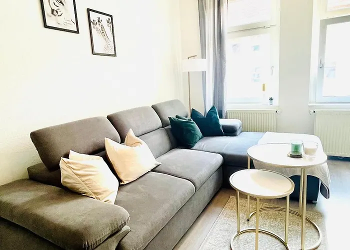 Modern Eingerichtetes Mit Balkon