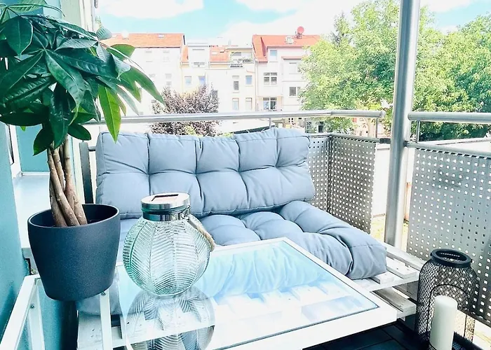 Modern Eingerichtetes Mit Balkon *