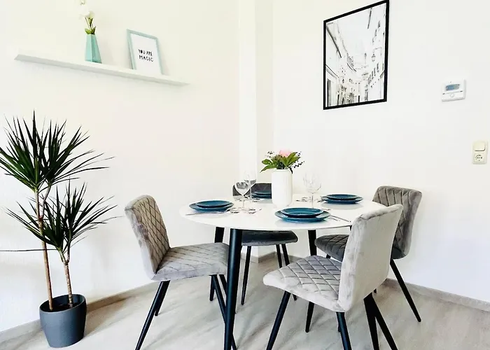 Modern Eingerichtetes Mit Balkon * Erfurt