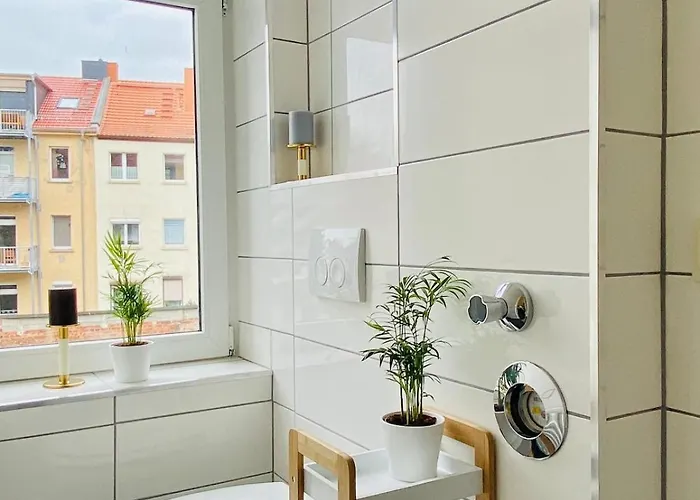 Modern Eingerichtetes Mit Balkon