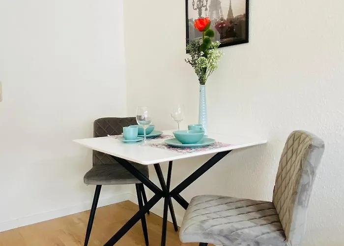 Modern Eingerichtetes Mit Balkon