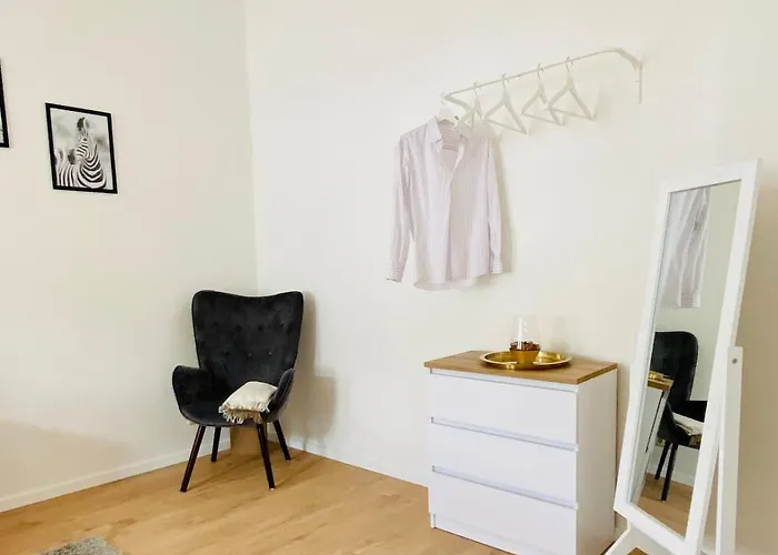 Modern Eingerichtetes Mit Balkon